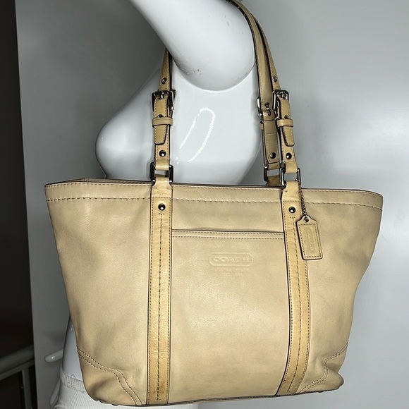 Coach F13098 Beige Leather Zip Top Shoulder Bag - Picture 1 of 12